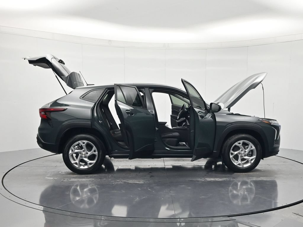 New 2026 Chevrolet Trax LS w/ LS Convenience Package FWD image 46