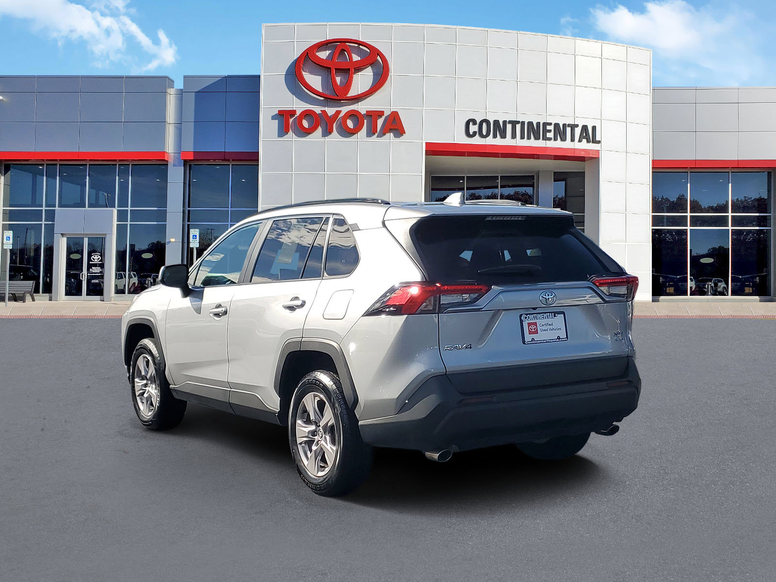 Certified 2025 Toyota RAV4 XLE AWD/4WD image 4