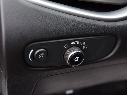 Used 2023 Chevrolet Malibu LT image 9