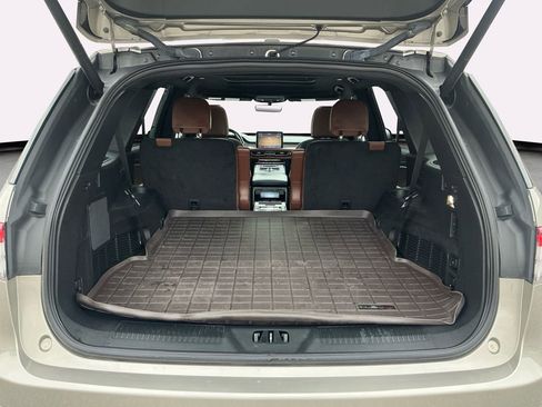 Used 2023 Lincoln Aviator Reserve w/ Equipment Group 201A image 17