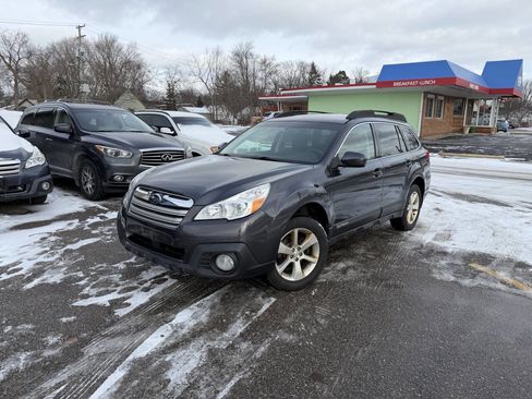 Used 2013 Subaru Outback 2.5i Limited image 2
