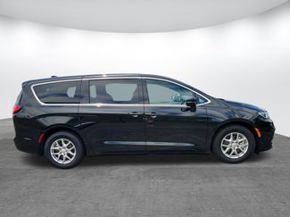 Used 2026 Chrysler Pacifica Select FWD video 2