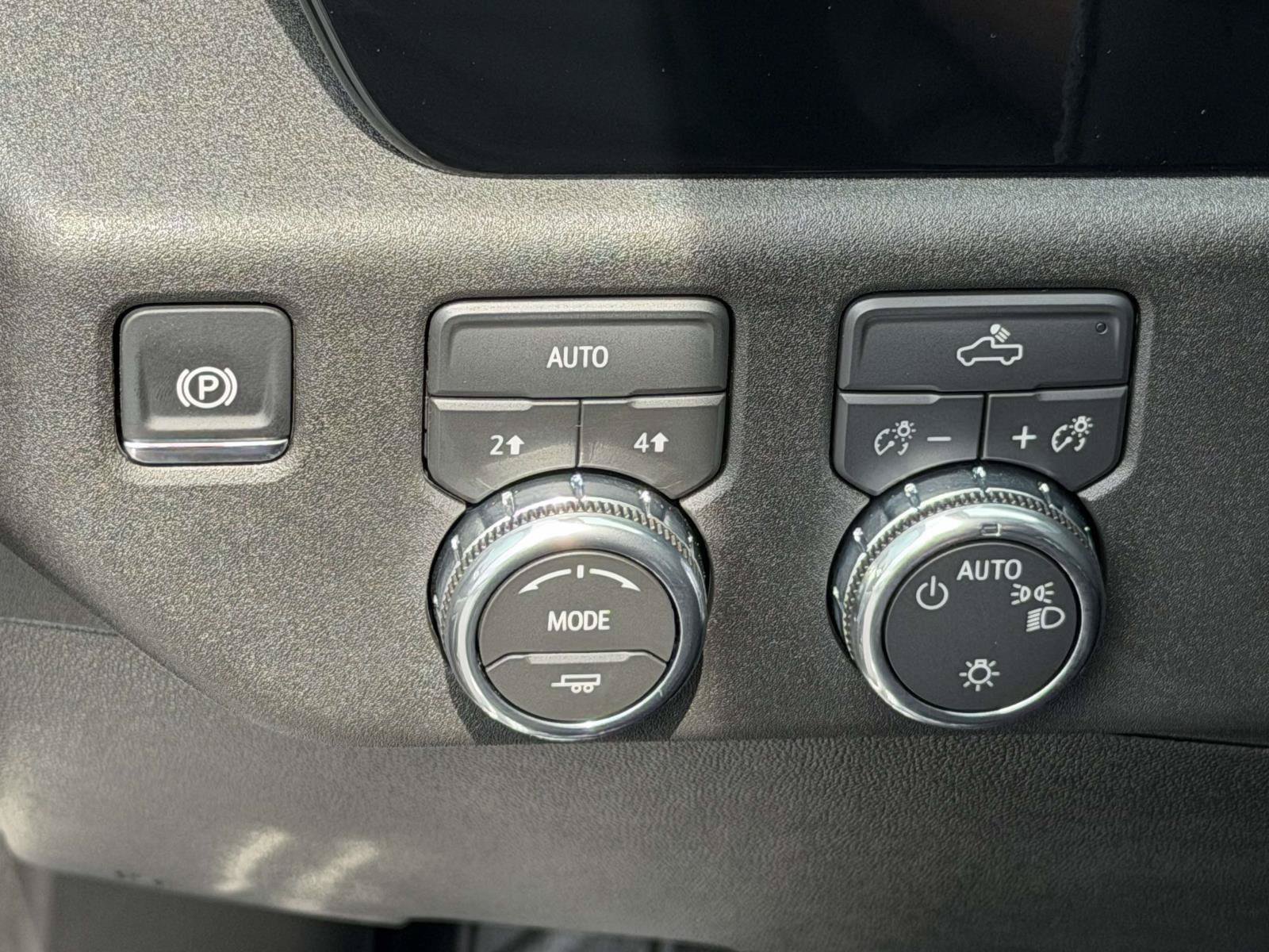 Used 2026 GMC Sierra 1500 SLE w/ Preferred Package AWD/4WD image 18