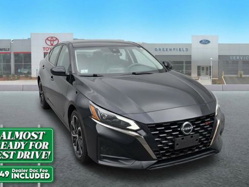Used 2023 Nissan Altima 2.5 SR image 1