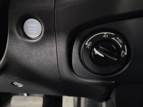 Used 2022 Nissan Frontier PRO-4X AWD/4WD image 21