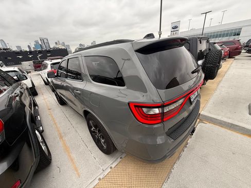 Used 2023 Dodge Durango GT RWD image 4