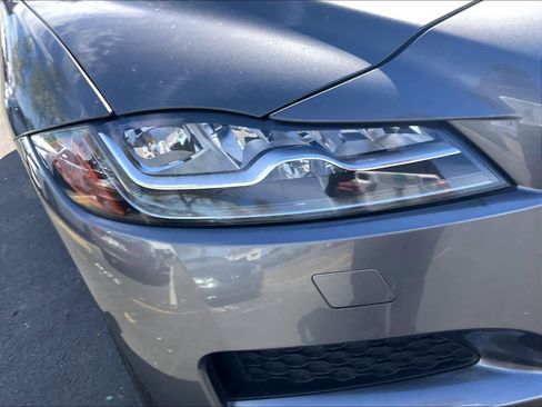 Used 2018 Jaguar F-PACE Prestige image 29