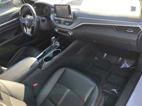 Used 2024 Nissan Altima 2.5 SR image 14