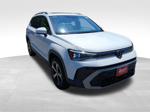 New 2025 Volkswagen Taos SEL image 7
