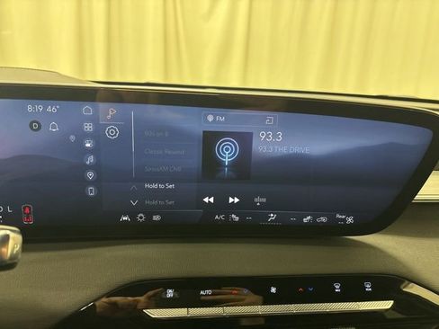 Used 2025 Buick Enclave Preferred image 19