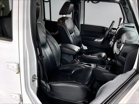 Used 2017 Jeep Wrangler Unlimited Sahara AWD/4WD image 25