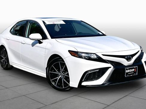 Certified 2023 Toyota Camry SE w/ Cold Weather Package AWD/4WD image 3