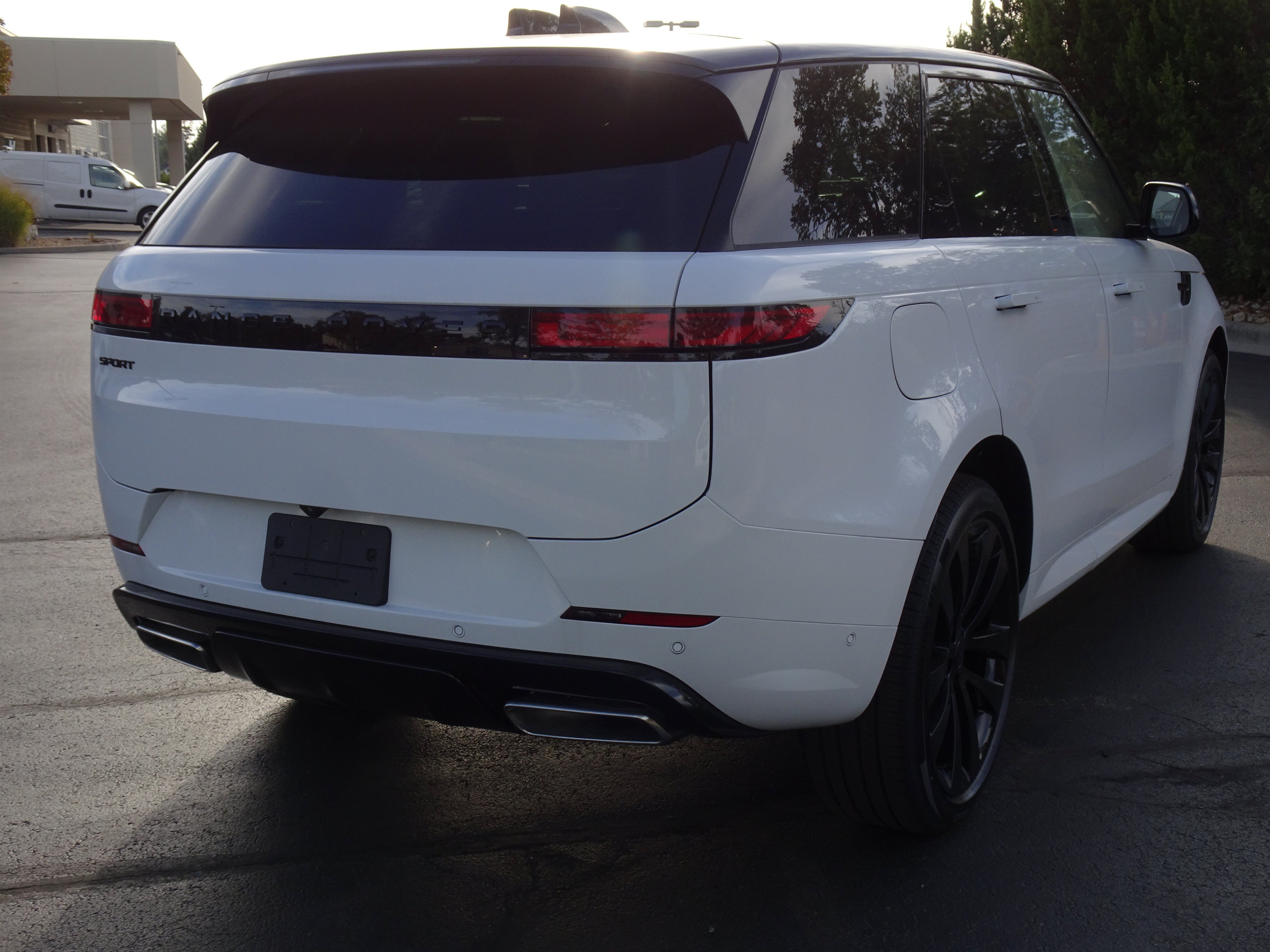 New 2027 Land Rover Range Rover Sport Dynamic SE AWD/4WD image 10