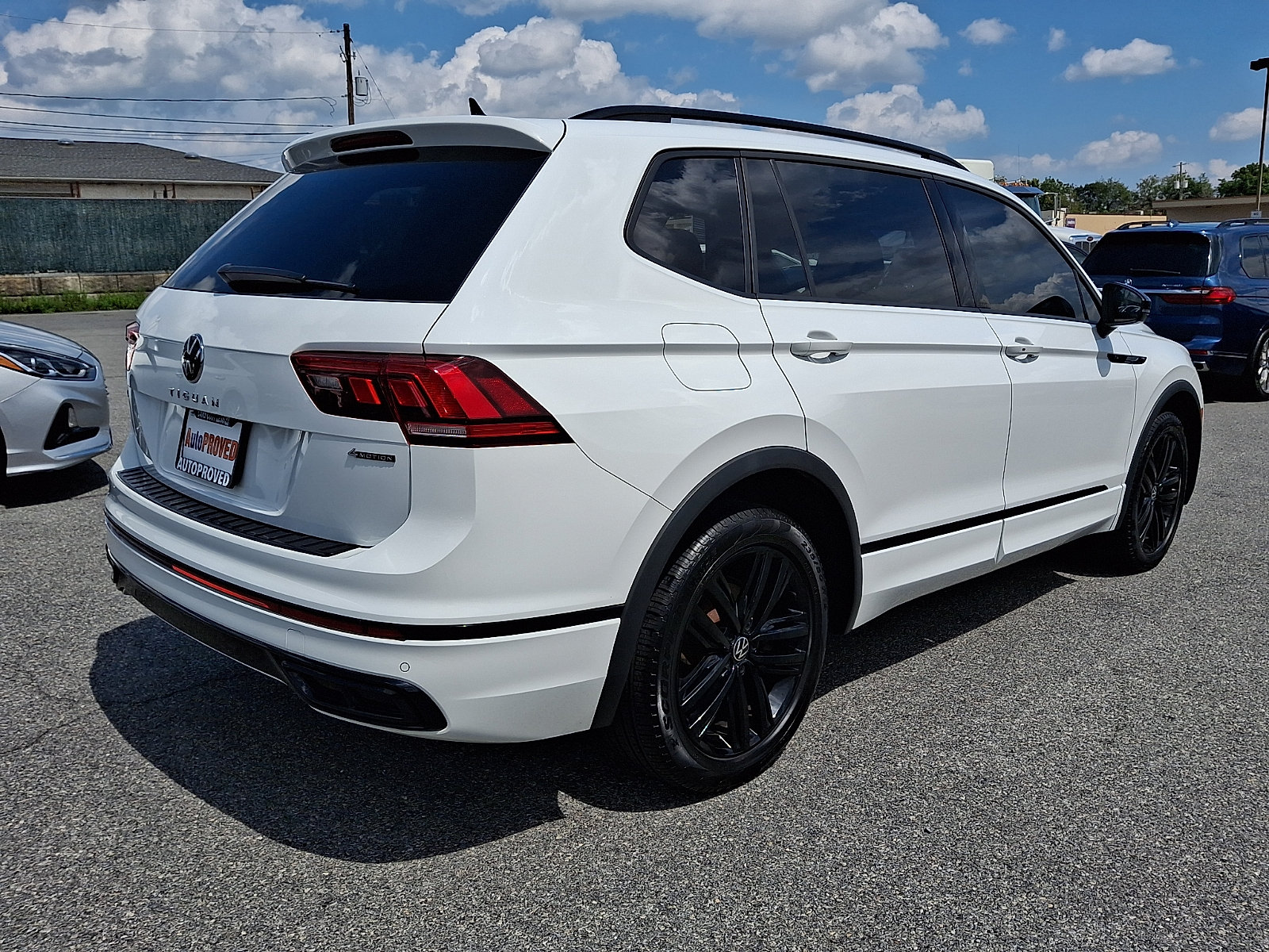 Used 2022 Volkswagen Tiguan SE R-Line AWD/4WD image 6