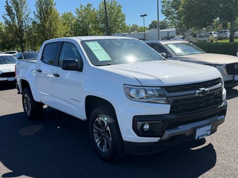 Used 2022 Chevrolet Colorado Z71 AWD/4WD image 2