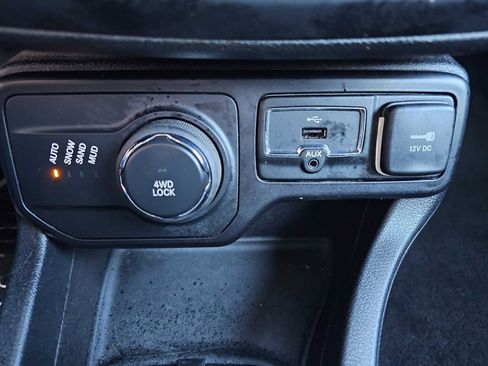 Used 2018 Jeep Renegade Latitude w/ Cold Weather Group image 9