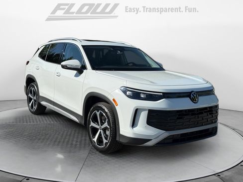 New 2026 Volkswagen Tiguan SE AWD/4WD image 1