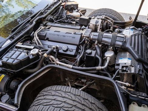 Used 1993 Chevrolet Corvette Coupe RWD image 32