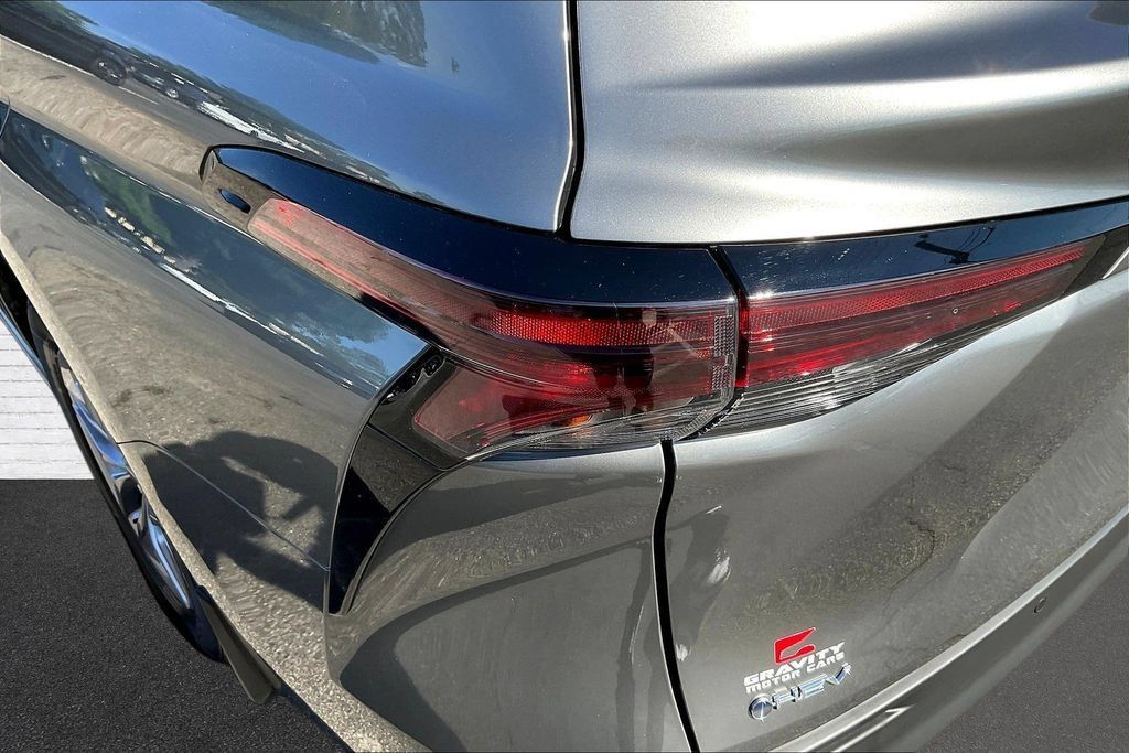 Used 2026 Toyota Sienna XLE FWD image 23