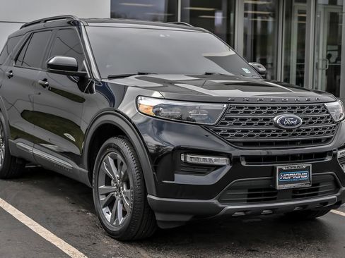 Used 2023 Ford Explorer XLT w/ Equipment Group 202A image 12