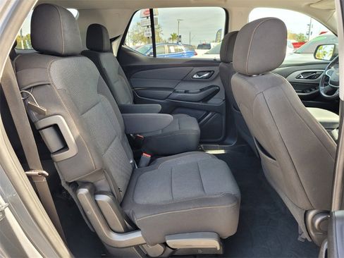 Used 2021 Chevrolet Traverse LT image 20