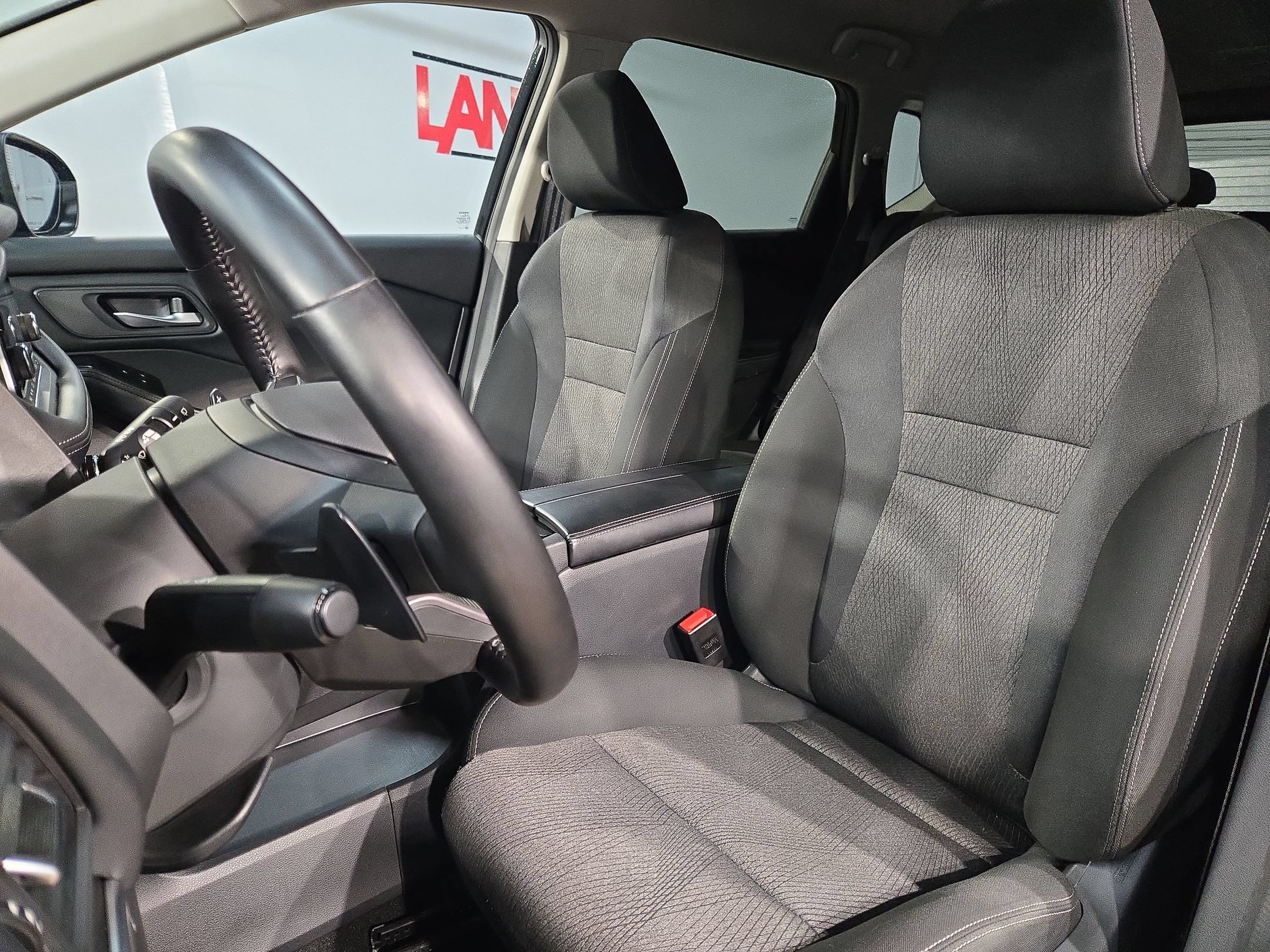 Used 2025 Nissan Rogue SV FWD image 24