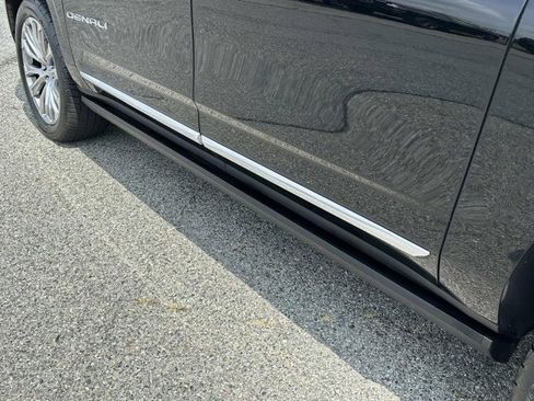 Used 2022 GMC Yukon XL Denali image 7