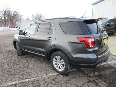 Used 2018 Ford Explorer XLT w/ Equipment Group 202A image 7