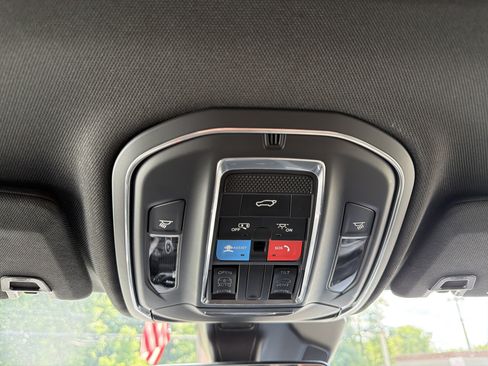 Used 2025 Jeep Grand Cherokee Altitude AWD/4WD image 21