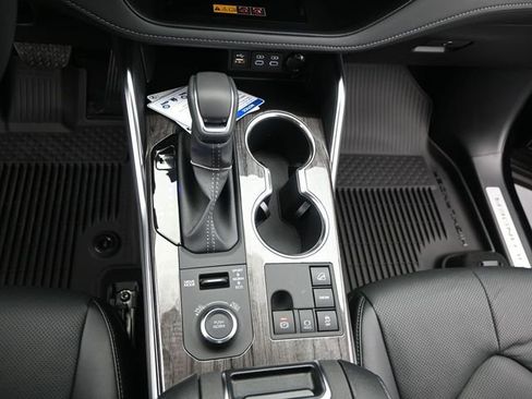 Used 2026 Toyota Highlander Limited image 8