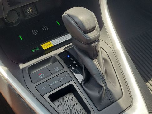Used 2025 Toyota RAV4 XLE w/ Convenience Package FWD image 28