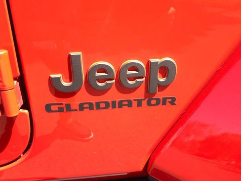 Used 2021 Jeep Gladiator Mojave AWD/4WD image 9