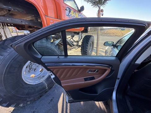 Used 2010 Ford Taurus SHO image 21