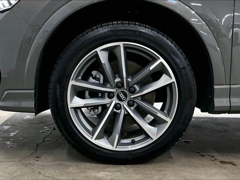 Used 2025 Audi Q3 2.0T Premium w/ Convenience Package image 12