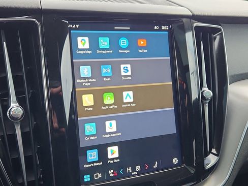 Used 2025 Volvo XC60 B5 Core image 18