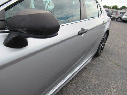 Used 2018 Toyota Camry SE w/ Moonroof Package FWD image 7