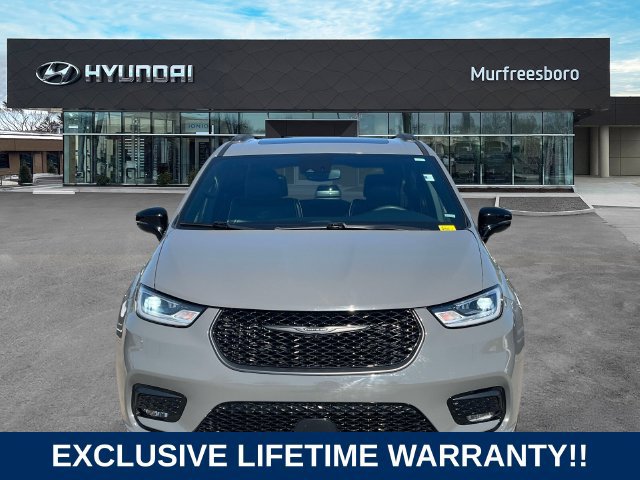 Used 2025 Chrysler Pacifica Limited FWD image 2