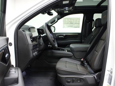 New 2025 Chevrolet Tahoe High Country image 12