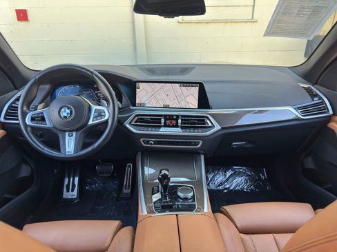 Used 2022 BMW X5 sDrive40i w/ M Sport Package RWD image 13