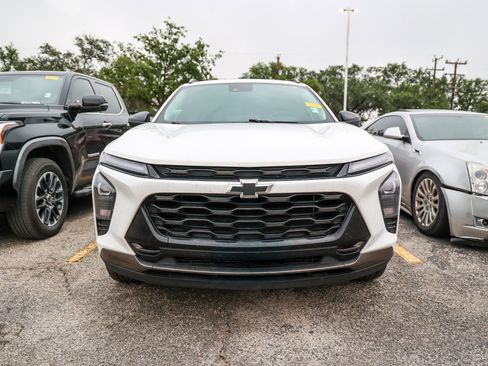 Used 2025 Chevrolet Trax ACTIV w/ Sunroof Package FWD image 4