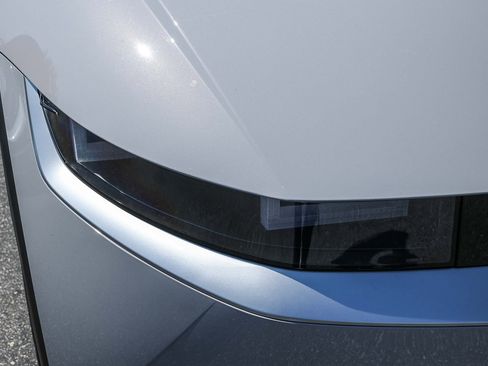 Used 2025 Hyundai Ioniq 5 SE image 13