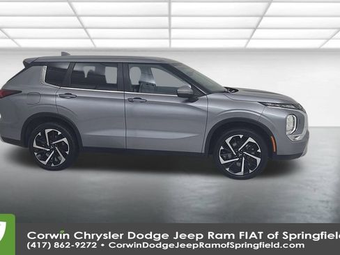 Used 2024 Mitsubishi Outlander SE image 17