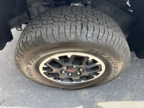 Used 2024 Toyota Tacoma SR5 AWD/4WD image 8