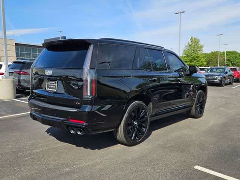 Used 2026 Cadillac Escalade V w/ LPO, ONYX Package AWD/4WD image 9