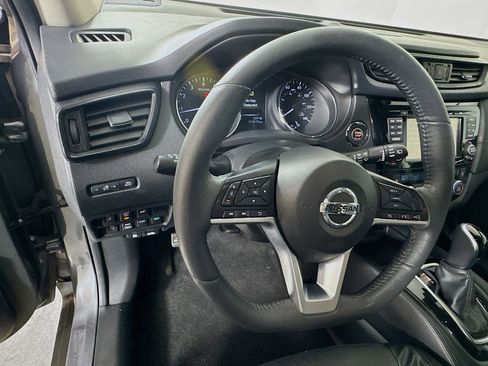 Used 2017 Nissan Rogue SL w/ SL Premium Package image 11