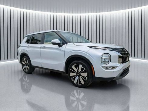New 2026 Mitsubishi Outlander SE FWD image 2