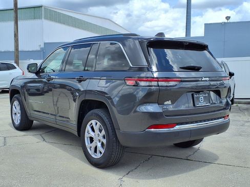 Used 2022 Jeep Grand Cherokee Limited w/ Luxury Tech Group II AWD/4WD image 5