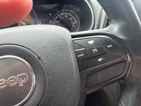 Used 2019 Jeep Cherokee Trailhawk AWD/4WD image 21