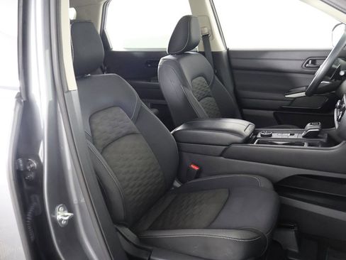 Used 2024 Nissan Pathfinder S image 28