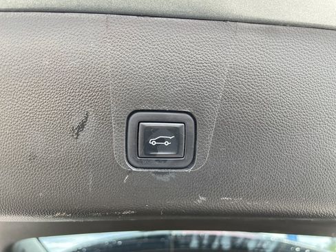 Used 2023 Chevrolet Traverse LT image 49